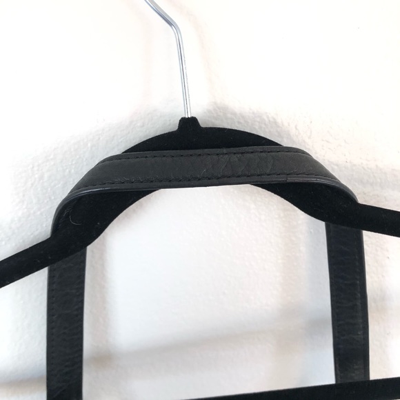 Margot black leather and suede shoulder bag with tassel and gold hardware - Picture 7 of 14